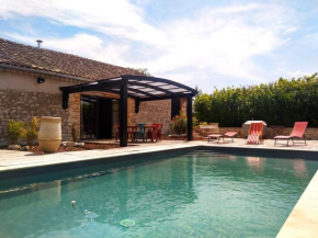 La Case - Magnifique ferme rénovée au cœur de la nature - Poêle - Piscine privée sans vis-à-vis - Vue dégagée - Jardin - Stationnements gratuits devant la propriété - Belles prestations